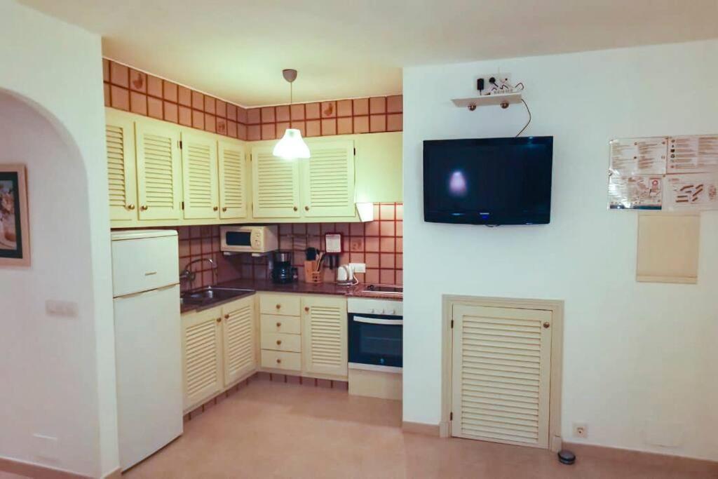 Apartment Bord De & Piscine A Son Bou - / 4 Pers